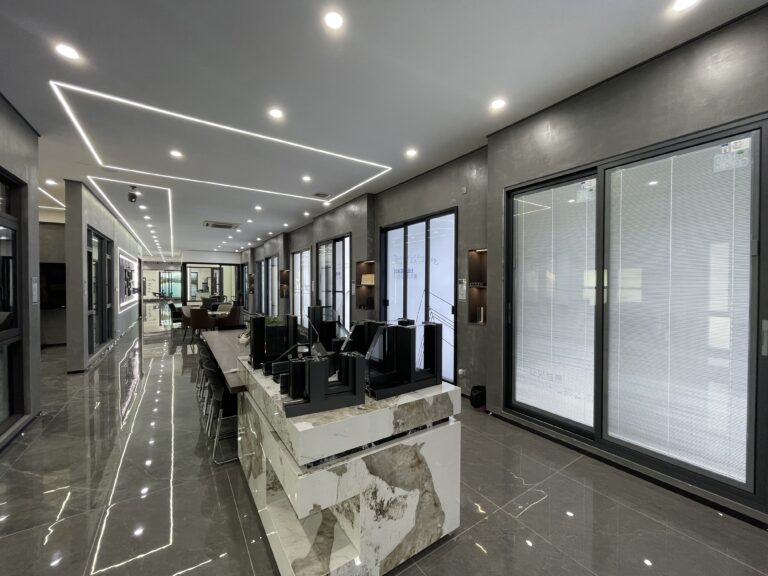 thermal break aluminum windows manufacturer showroom display