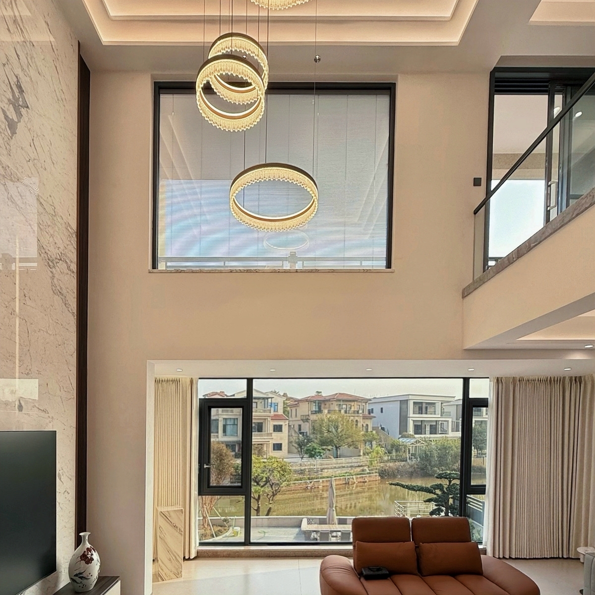 Home 2 window and door solutions with aluminum systems