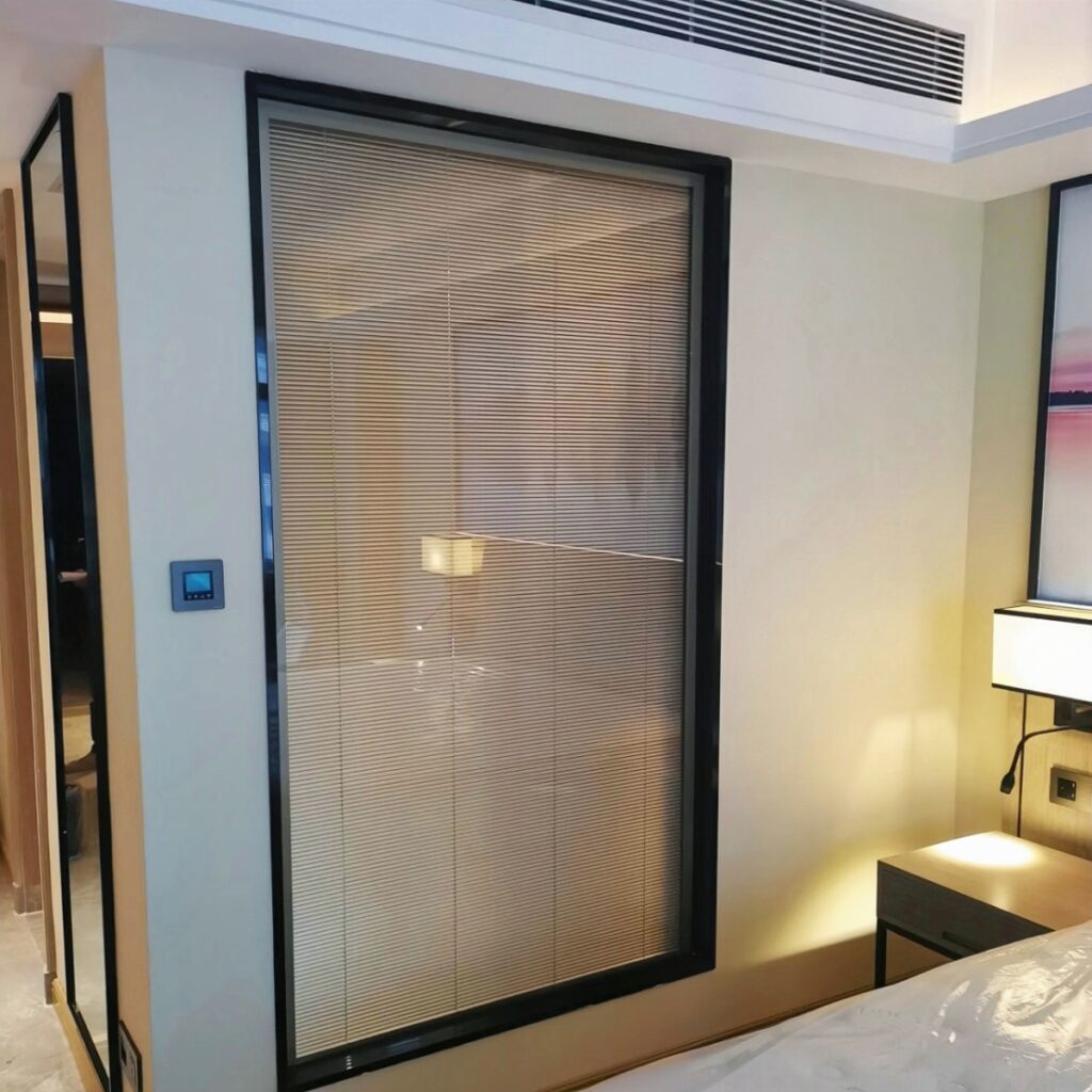Integrated blinds IGU for hotel projects