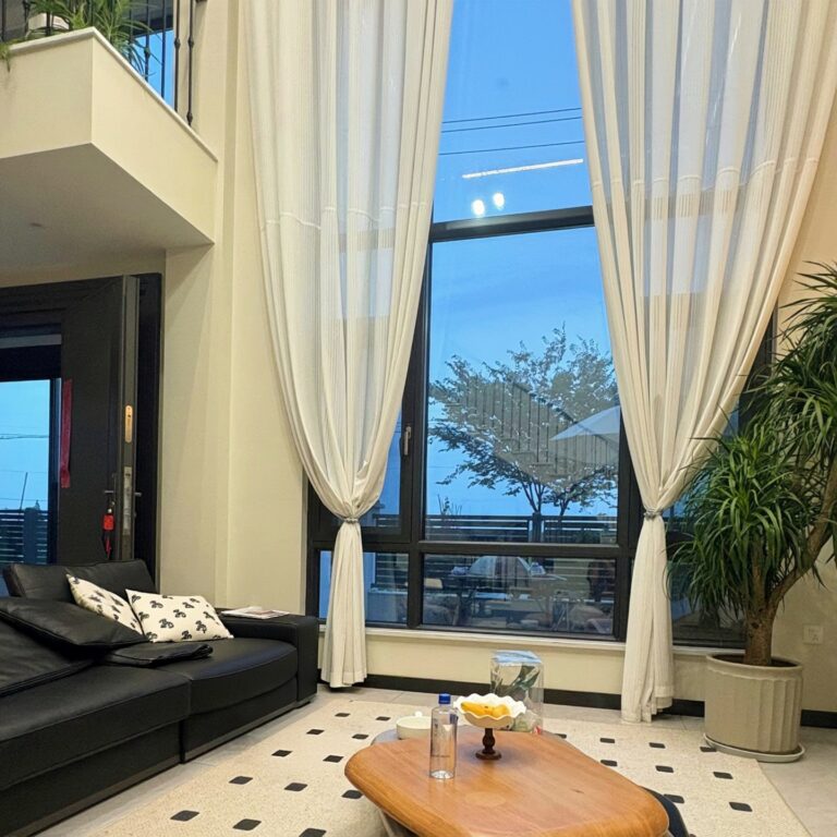 modern commercial building with aluminum facade glazing